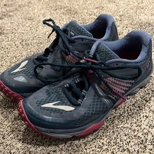 Womens Brooks Pure Grit running shoes